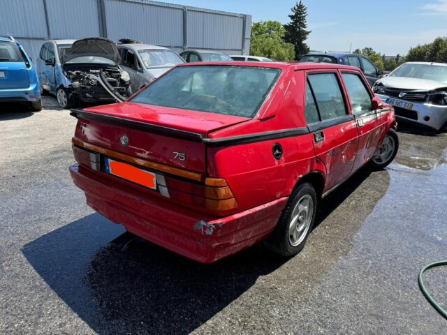 Alfa Romeo 75 para peças (2)